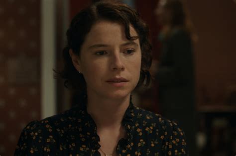 Jessie Buckley Breasts Scene in The Lost Daughter